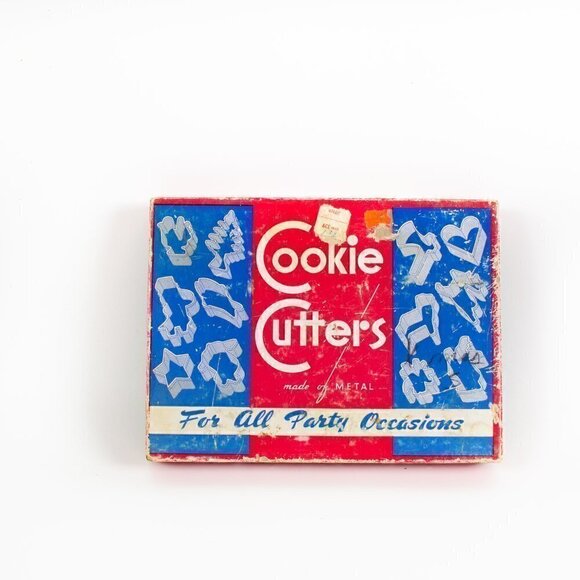 Vintage Cookie Cutters - Metal - Set of 12 in Original Box - A Baking Treasure! - Picture 2 of 5